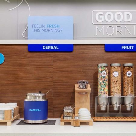 Holiday Inn Express & Suites Northeast By Ihg Йорк Екстериор снимка