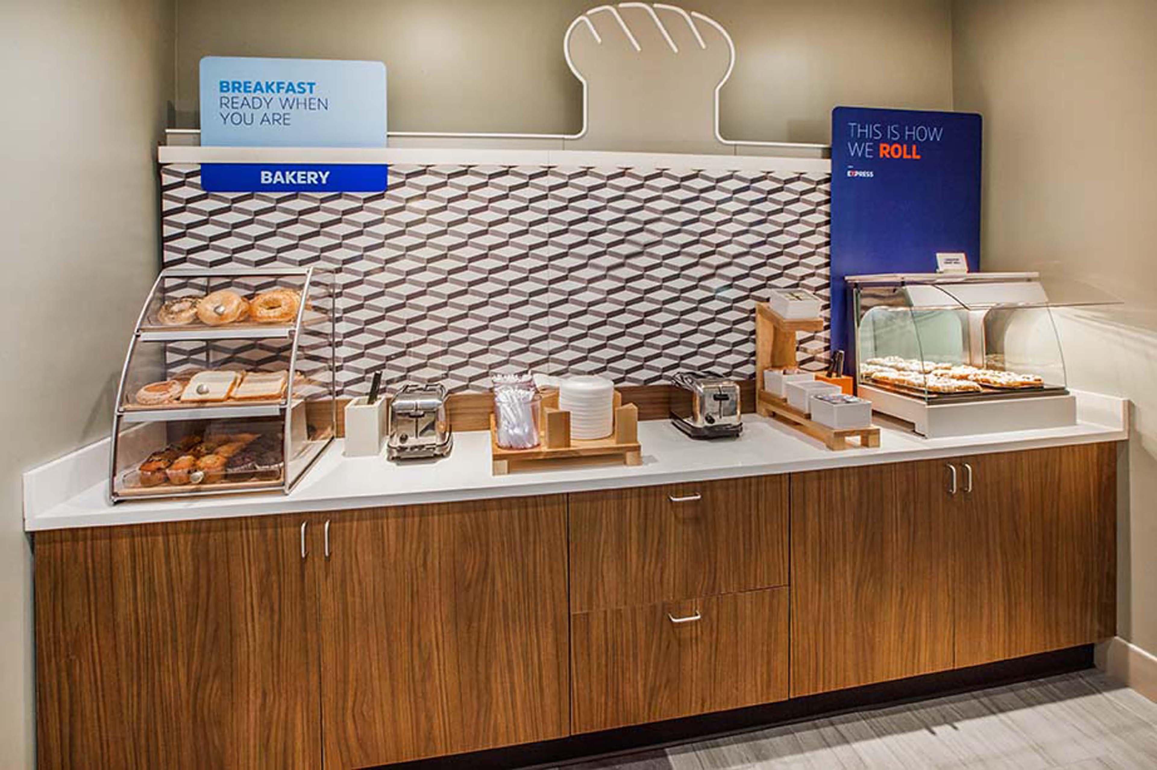 Holiday Inn Express & Suites Northeast By Ihg Йорк Екстериор снимка