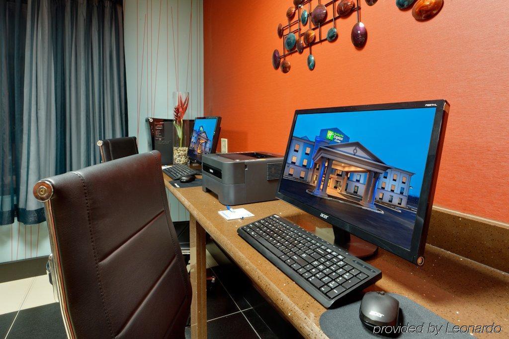 Holiday Inn Express & Suites Northeast By Ihg Йорк Съоръжения снимка